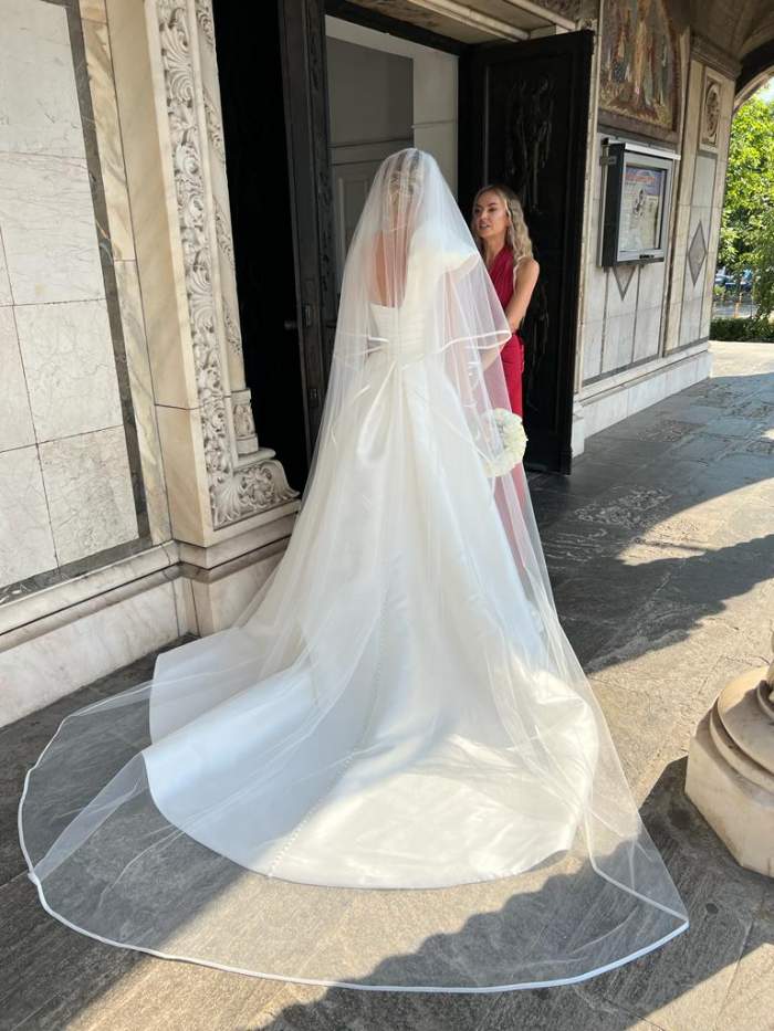 Cum arată rochia de mireasă aleasă de Gabriela Oțil la cununia religioasă cu Dani Oțil. Imagini de la marele eveniment / FOTO