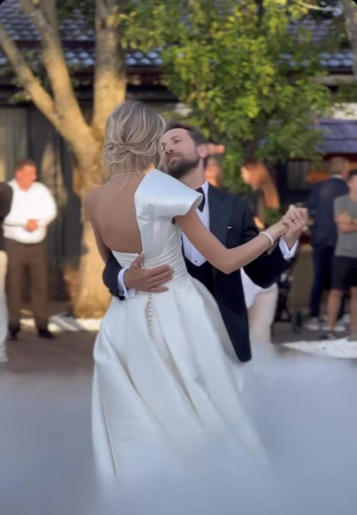 Ce i-a șoptit Gabriela lui Dani Oțil, la ureche, în timp ce dansau. Ipostaze romantice cu cei doi îndrăgostiți / VIDEO