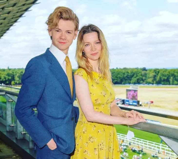 Talulah Riley s-a logodit cu actorul Thomas Brodie-Sangster