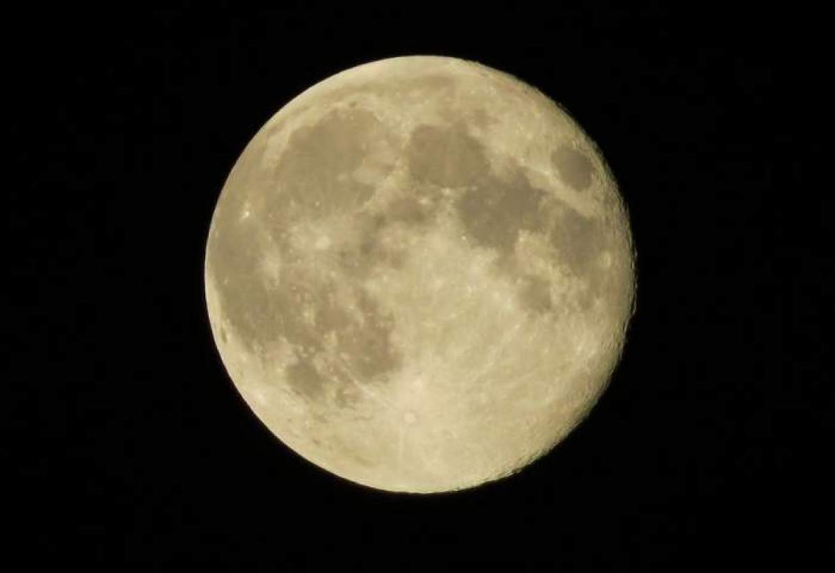 Fenomen astronomic rar! Cea mai spectaculoasă Superlună va fi mult mai aproape de Pământ. Când va putea fi văzută