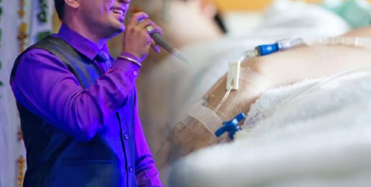 Sora unui cântăreț de muzică de petrecere, internată în spital de mai bine de nouă luni! Femeia trece prin clipe grele, după ce a fost în comă
