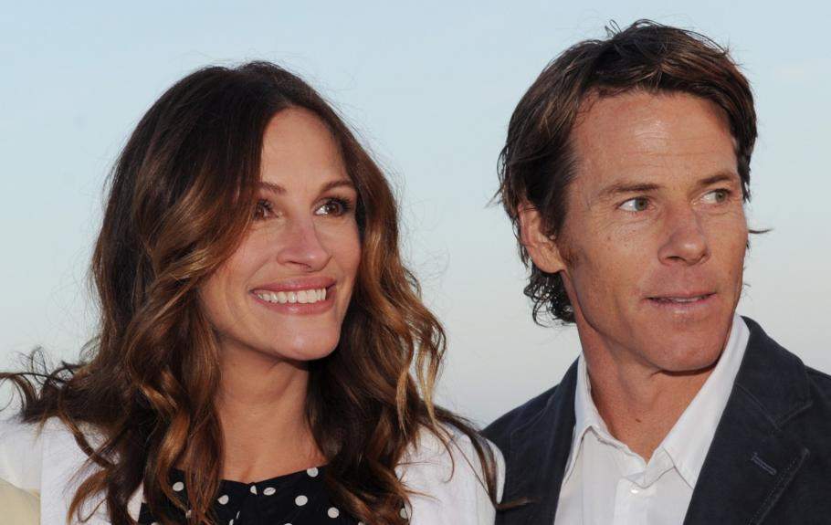 Julia Roberts și Danny Moder sărbătoresc cea de-a 21-a aniversare împreună. Ipostaza rară în care s-au fotografiat cei doi îndrăgostiți / FOTO