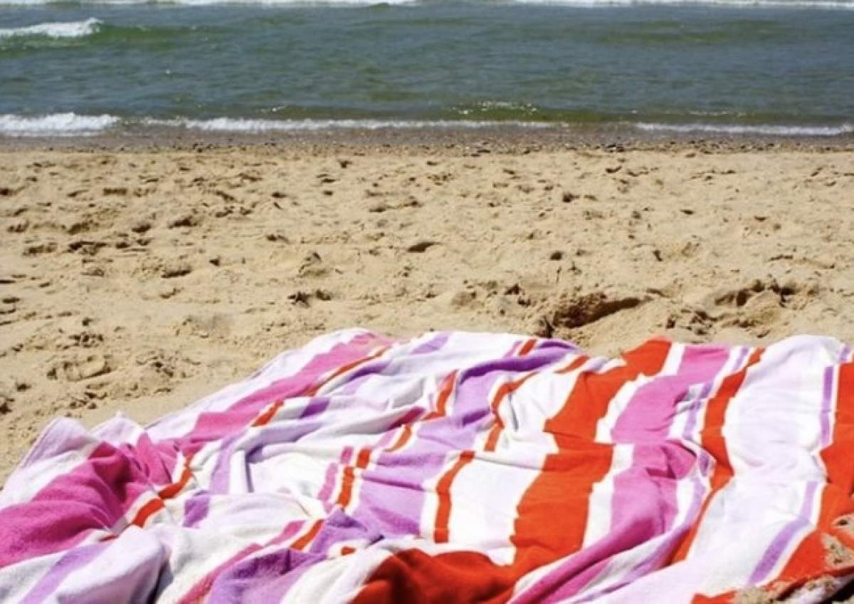 Cât costă să stai cu cearșaful pe o plajă privată din Mamaia. Prețul exorbitant a întrecut orice așteptare
