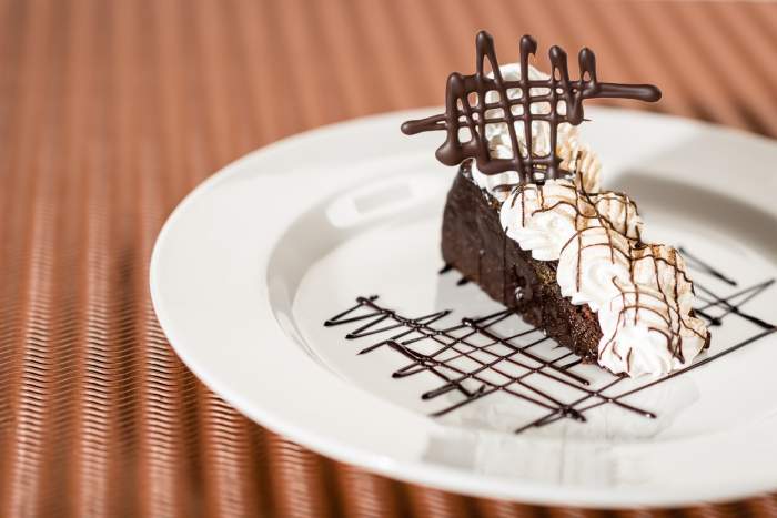 Rețetă de prajitură cu cremă de ciocolată și ness. Desert simplu, rapid și delicios