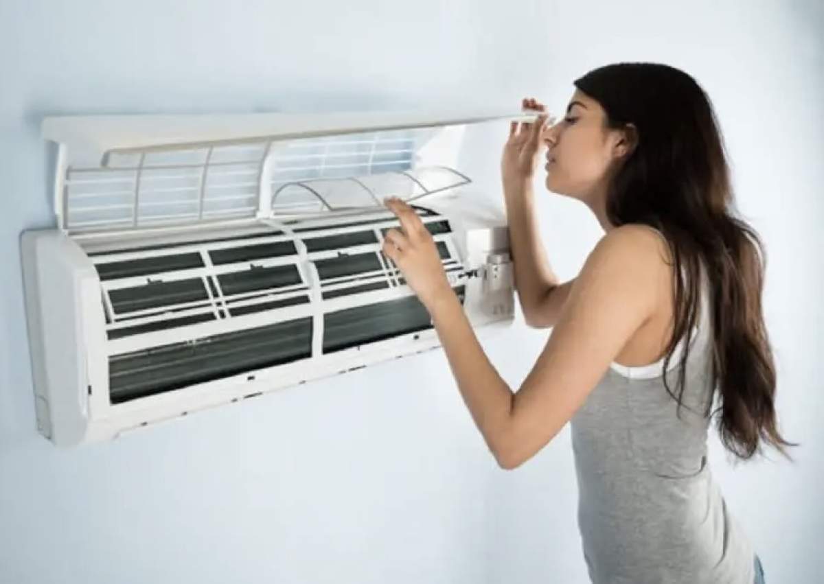 Cum să-ți faci aer condiționat cu un ventilator și 2 sticle de gheață