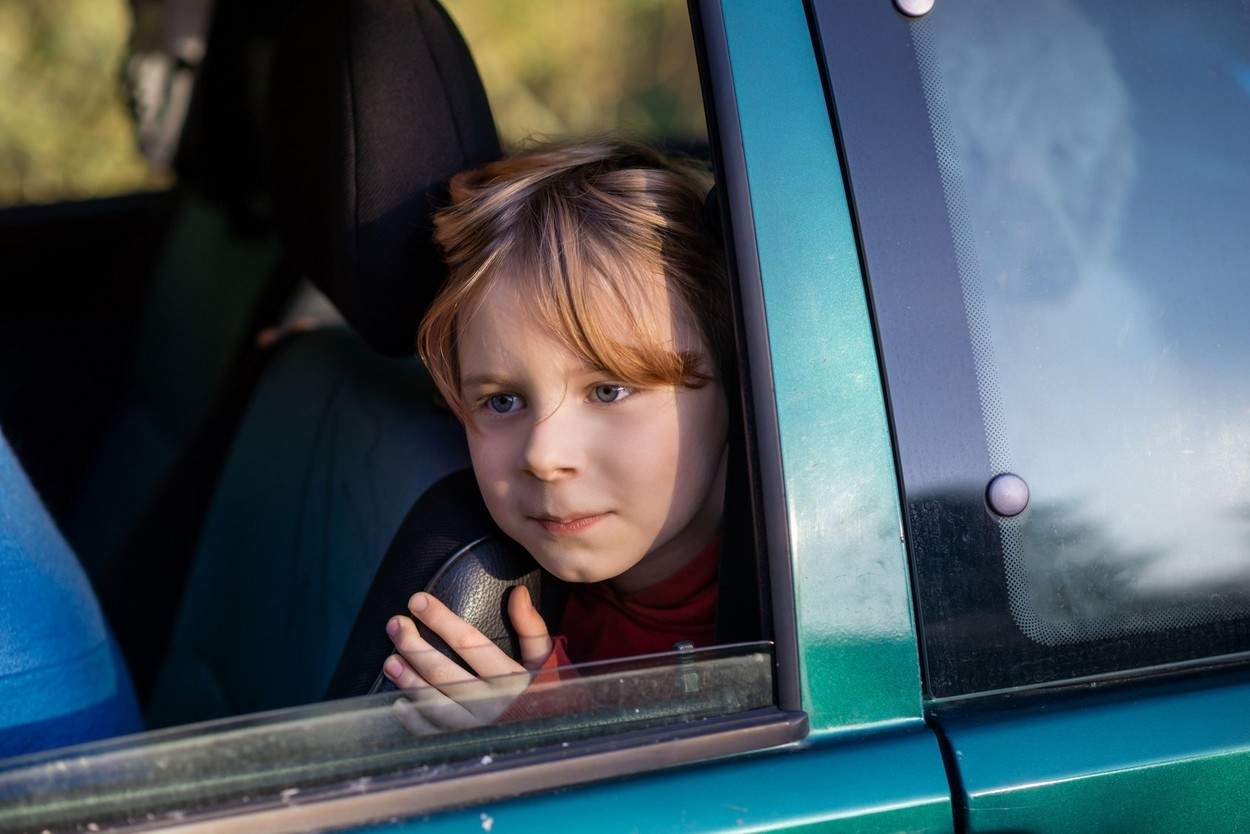 Caz șocant! Un copil în vârstă de trei ani a murit, după ce mama lui l-a uitat în mașina lăsată în soare, crezând că l-a dus la grădiniță