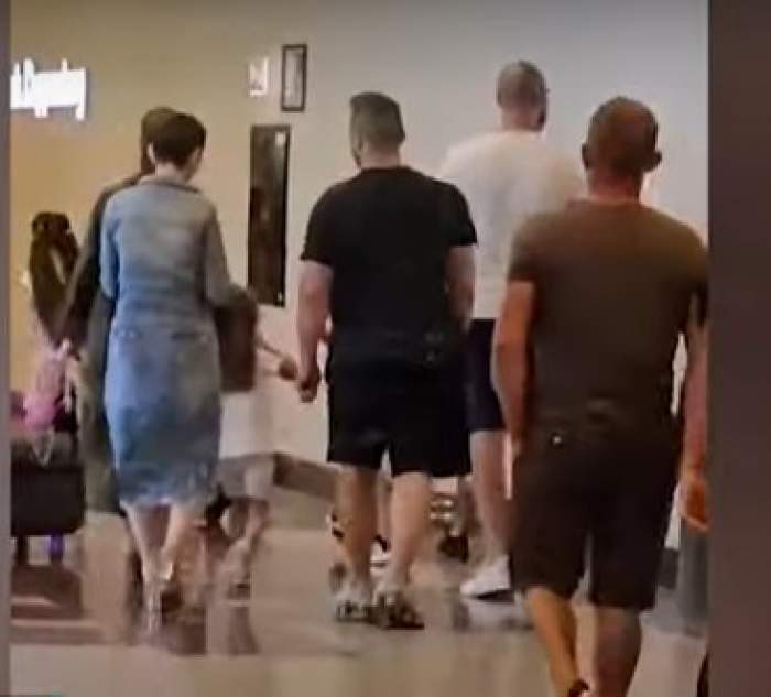 Dana Roba are un nou iubit, după coșmarul prin care a trecut? A ieșit cu bărbatul la mall, s-au ținut de mână și s-au fotografiat împreună. Gesturile i-au dat de gol  / VIDEO