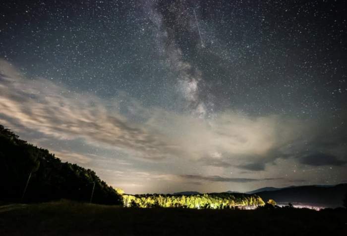 Imagini uimitoare cu Perseidele 2023. Au fost vizibile pe cerul României în noaptea de 12 spre 13 august / FOTO