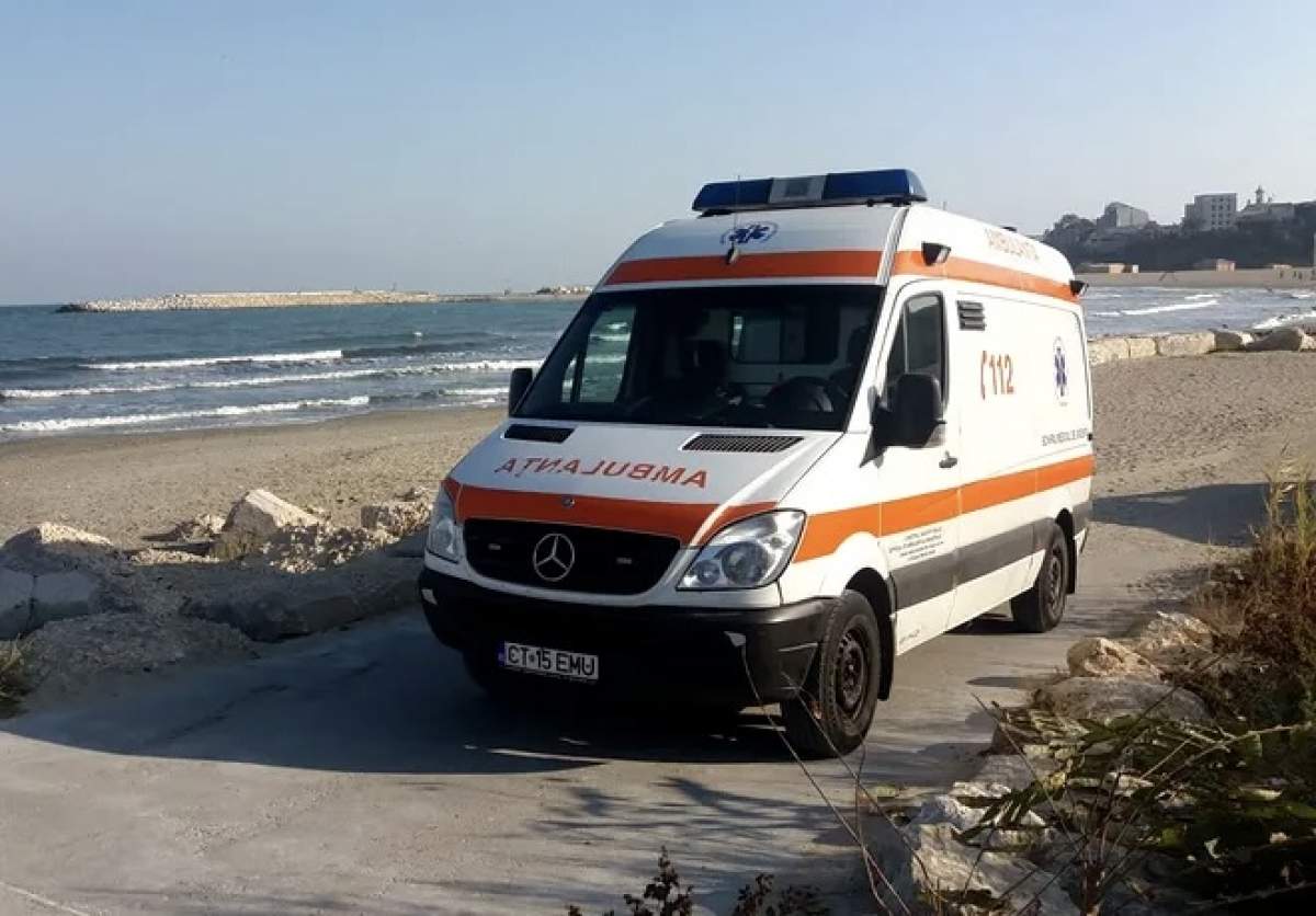 Trei persoane au murit înecate pe o plajă din Mamaia, după ce au intrat în marea agitată. Alți doi oameni au fost transportați de urgență la spital