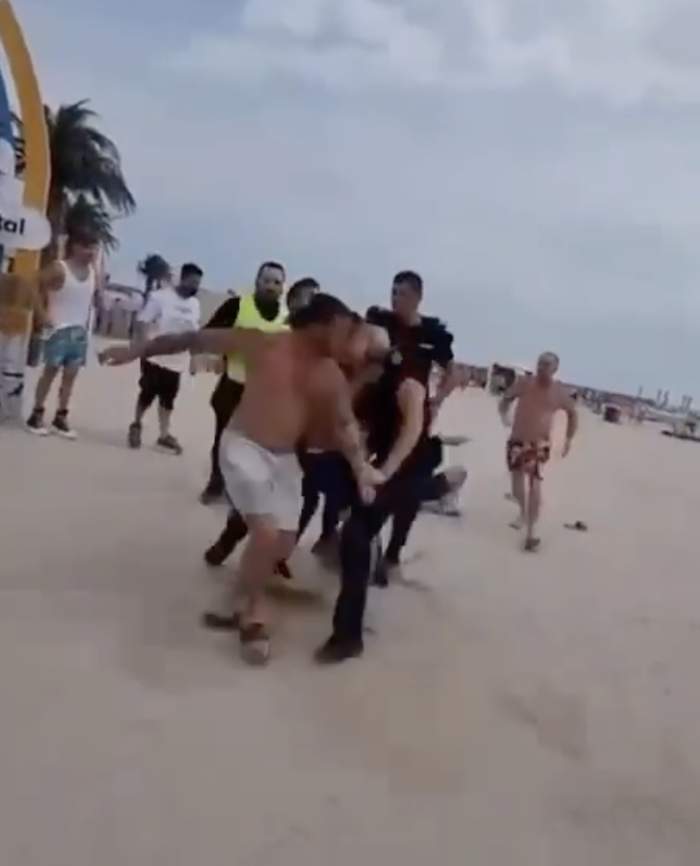 Mai mulți turiști au fost încătușați pe o plajă din Costinești. De la ce a pornit conflictul între oamenii aflați în vacanță și autorități