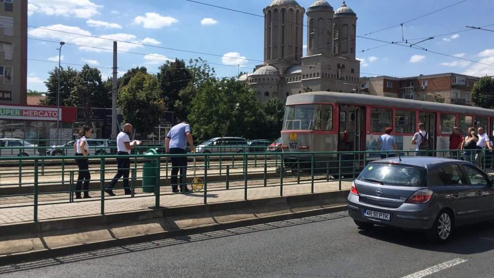 Cine este Alessia, femeia care a murit sub un tramvai, în Arad. A decedat încercând să o coboare pe fiica ei aflată într-un scaun cu rotile / FOTO