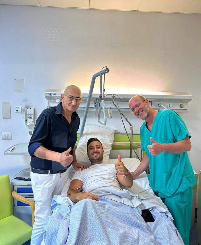 Valentin Sanfira a fost externat. Cum se simte artistul, după ce a fost operat în vacanță: „Acasă e cel mai bine!” / FOTO