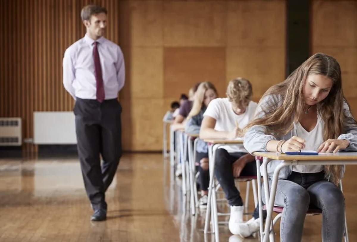 Elevi care susțin un examen Bacalaureat 2023 - toamnă. Au fost publicate subiecte la istorie. Ce exerciții au avut de rezolvat cei înscriși la examenul maturității
