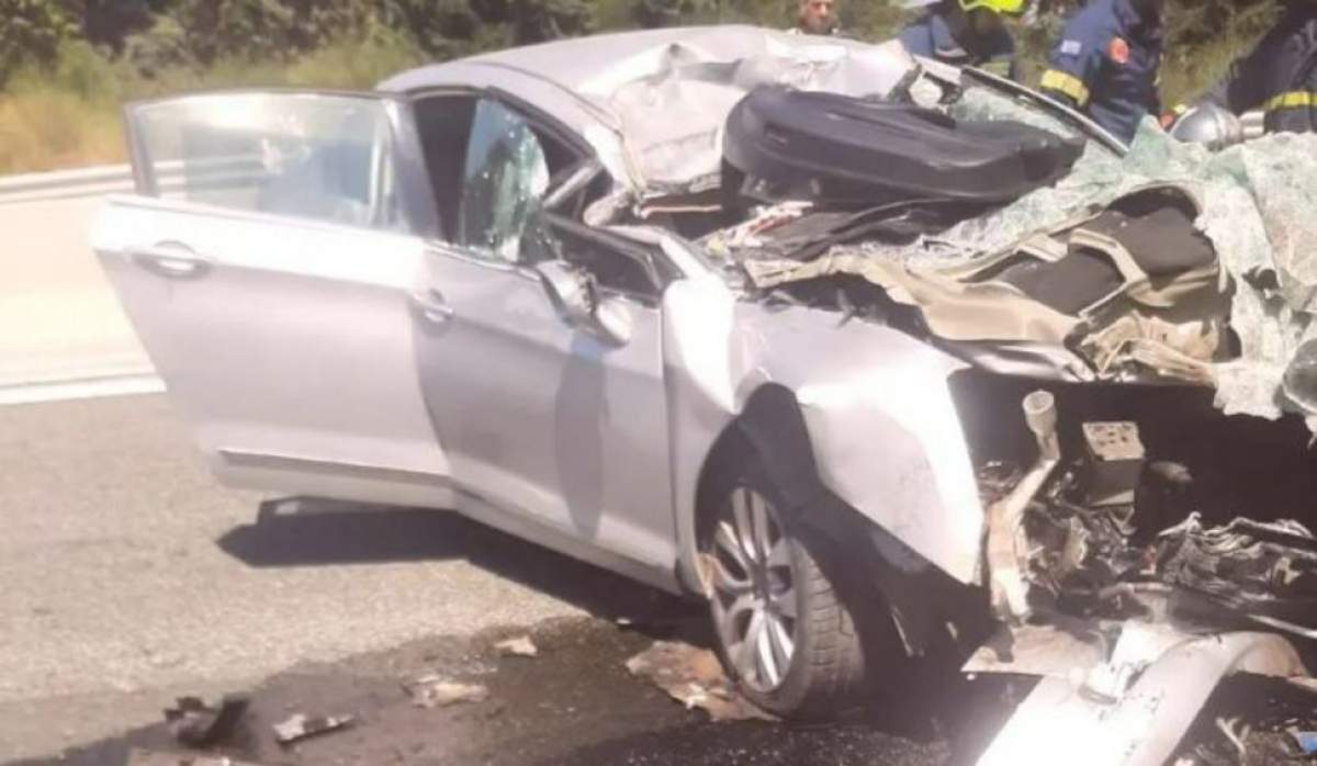 Șoferul a văzut un morman de fiare. mașina accidentată în Grecia