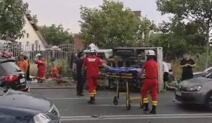  Șapte persoane au fost implicate într-un accident grav, în București. Traficul este restricționat / FOTO