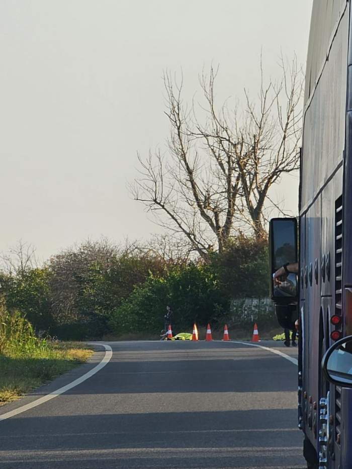 Două persoane au murit, după ce un șofer a intrat cu mașina într-un grup, în Constanța.  Alți trei tineri au ajuns la spital în stare gravă / FOTO