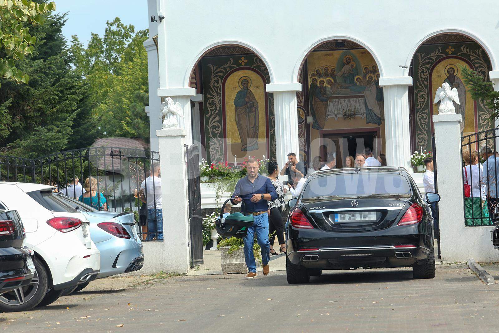 Petrecere de zile mari în familia lui Vasile Geambazi! Nepotul lui Gigi Becali și-a botezat băiețelul / PAPARAZZI