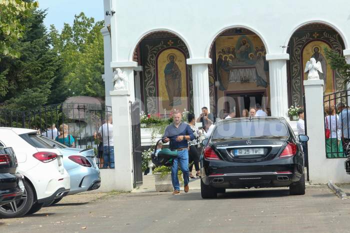 Petrecere de zile mari în familia lui Vasile Geambazi! Nepotul lui Gigi Becali și-a botezat băiețelul / PAPARAZZI