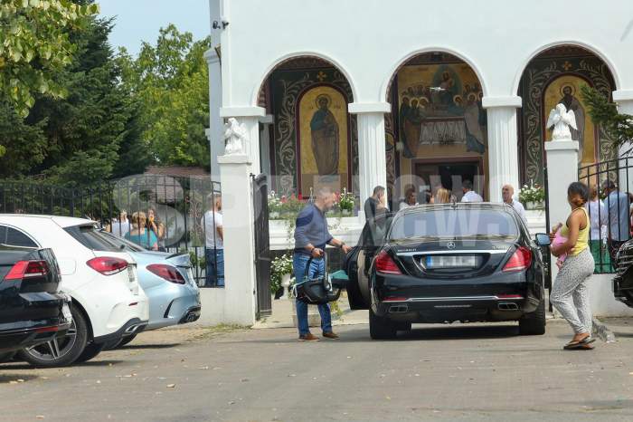 Petrecere de zile mari în familia lui Vasile Geambazi! Nepotul lui Gigi Becali și-a botezat băiețelul / PAPARAZZI