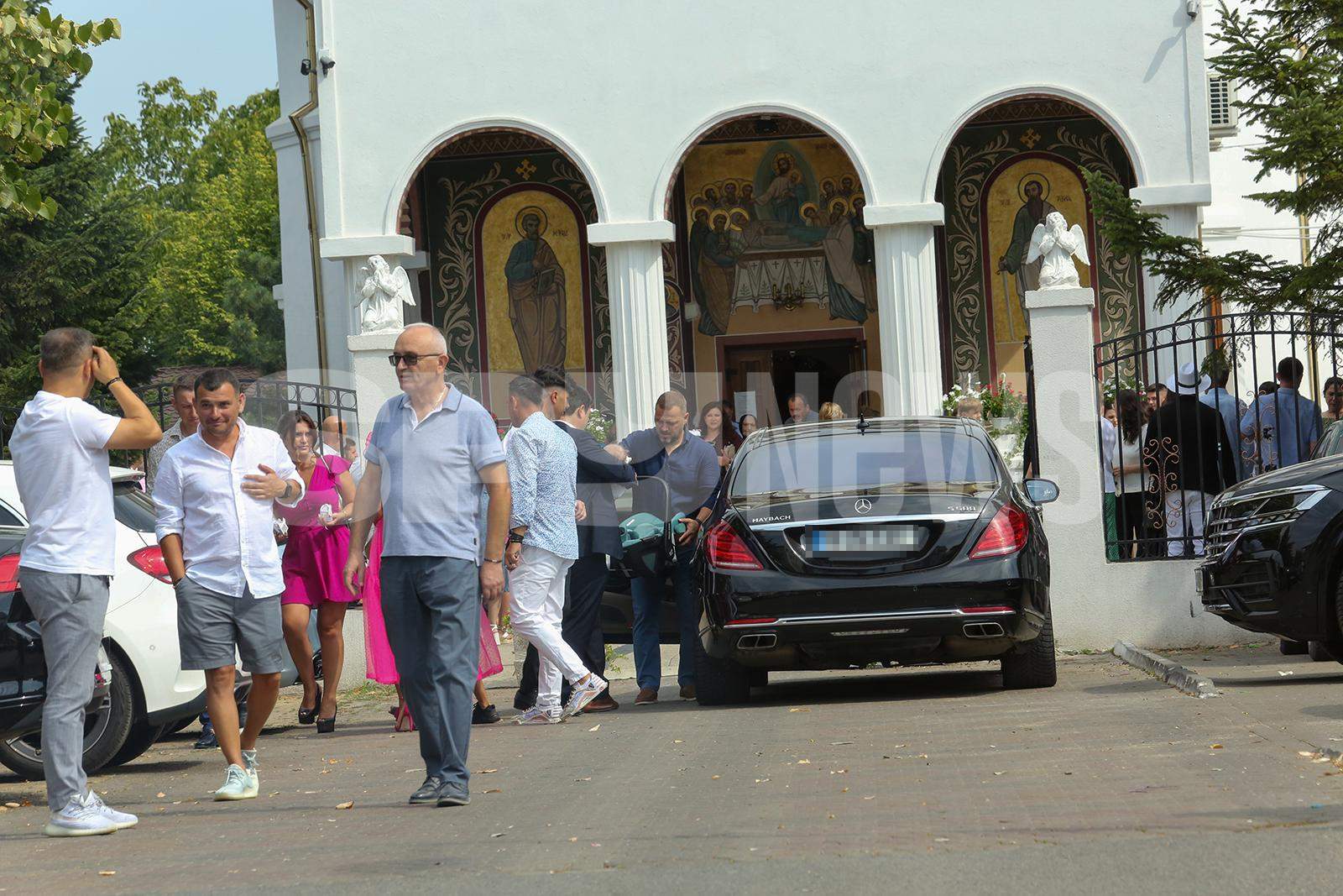 Petrecere de zile mari în familia lui Vasile Geambazi! Nepotul lui Gigi Becali și-a botezat băiețelul / PAPARAZZI