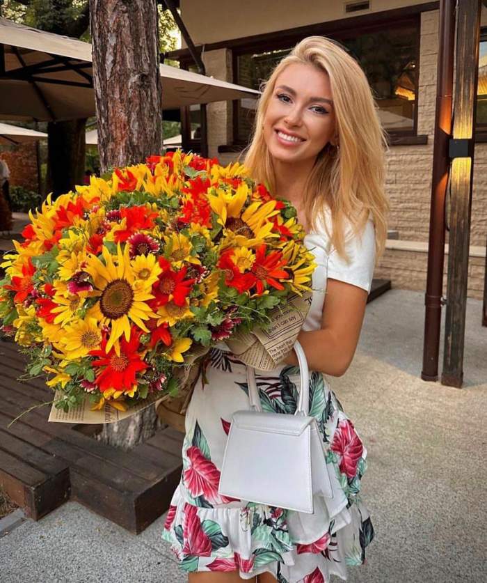 Andreea Bălan, surprinsă cu un buchet imens de flori din partea iubitului ei. Ce mesaj a transmis vedeta: "Nu am primit niciodată…”