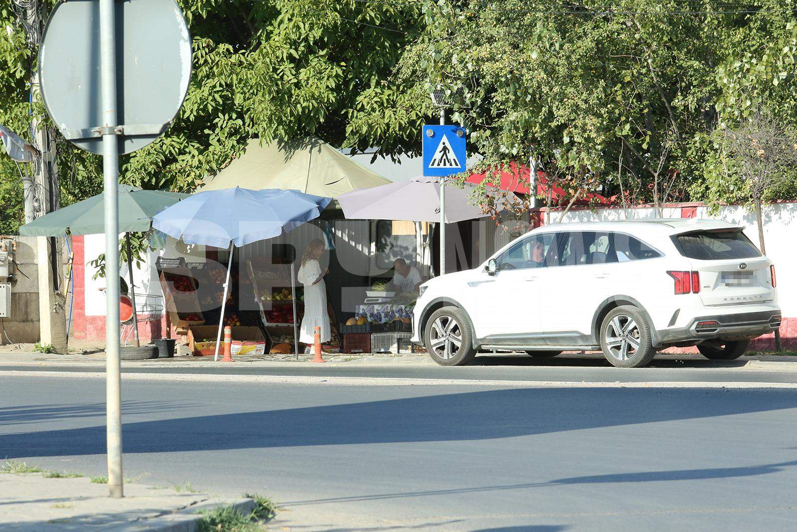 Elegantă chiar și atunci când merge la cumpărături! Dana Nălbaru pune foarte mare accent pe felul în care arată / PAPARAZZI