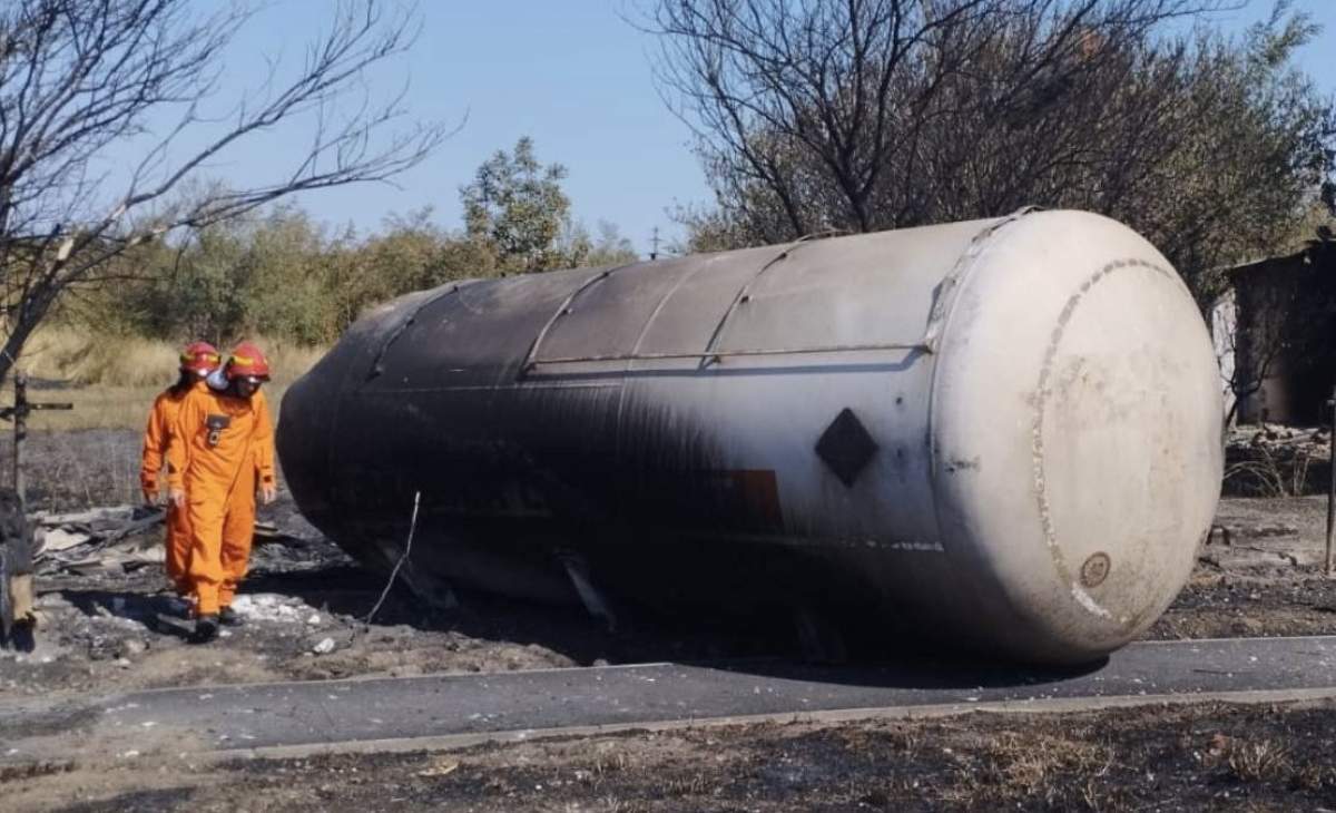 Cisterna GPL Crevedia Scurgeri de gaze dintr-o cisternă, la locul exploziilor de la Crevedia. Peste 15 pompieri se află acum la fața locului