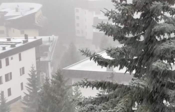 Orașul din Europa unde a nins în plină vară! Zilele trecute au fost înregistrate 30 de grade. Stratul de zăpadă măsoară 5 cm / FOTO