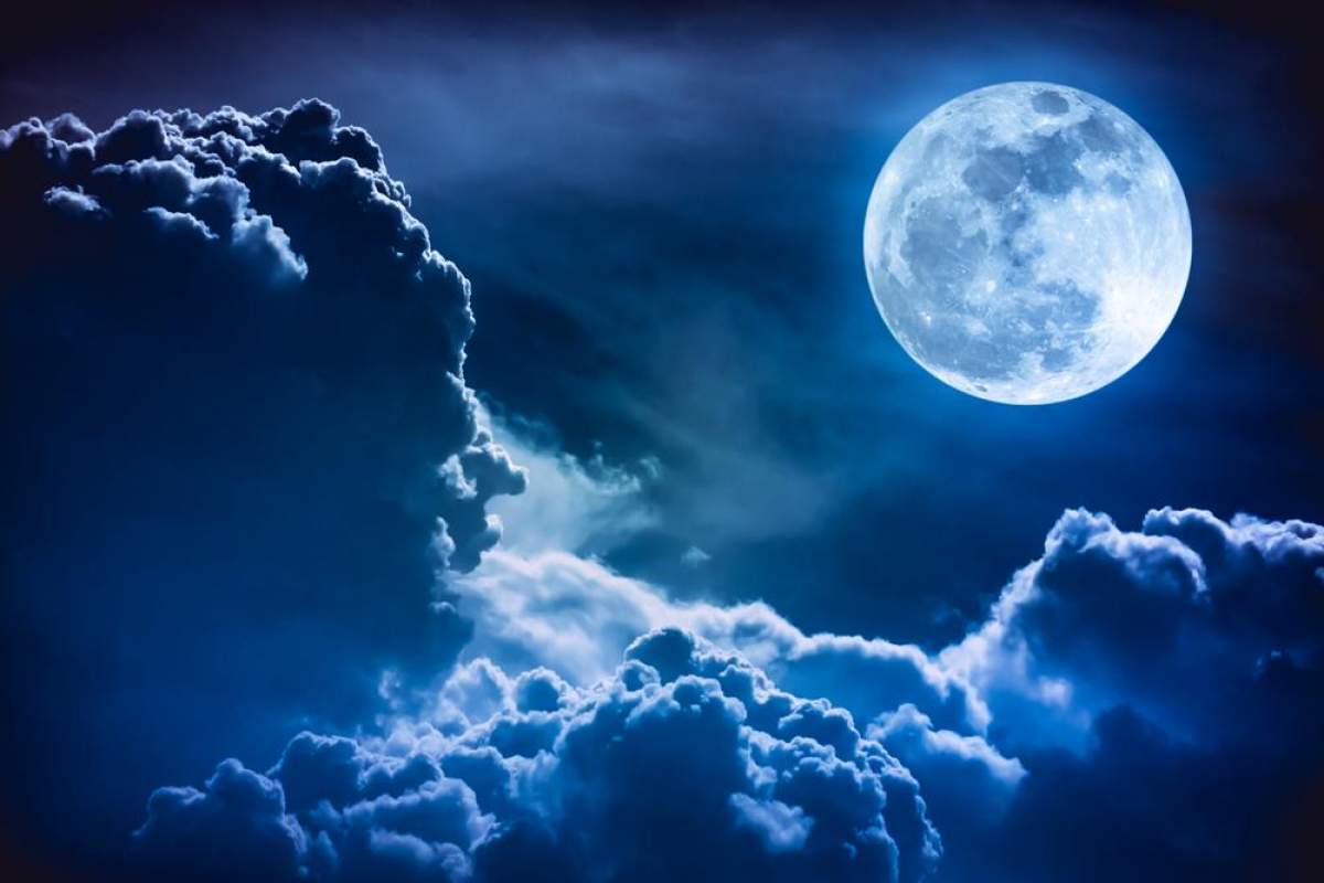 Superluna sau Luna albastră, eveniment vizibil pe cerul României pe 30 august 2023. Va putea fi observată cea mai mare și strălucitoare lună plină din an