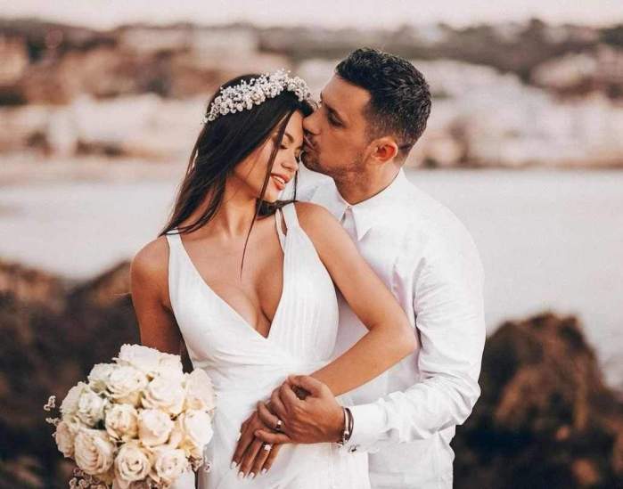 Denisa Filcea și Flick sărbătoresc trei ani de logodnă. Mesajul emoționant transmis de cei doi: "Am spus "DA!” în nisip la mare…” / FOTO