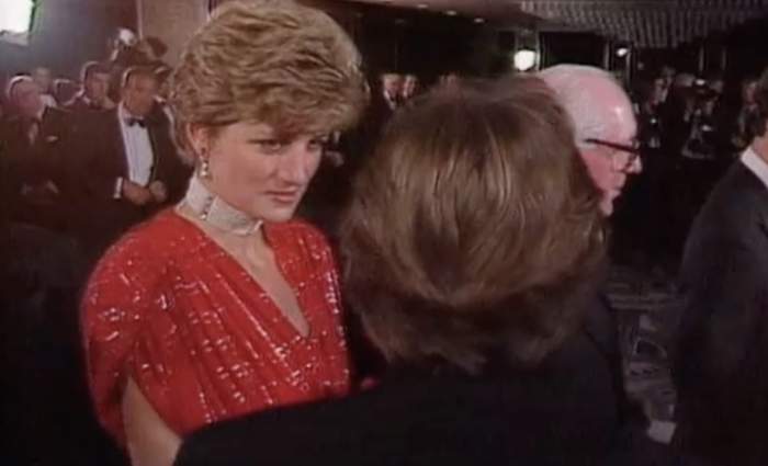 Rochiile prințesei Diana, scoase la licitație în Los Angeles. Care este prețul pentru o astfel de ținută purtată de Lady D / FOTO
