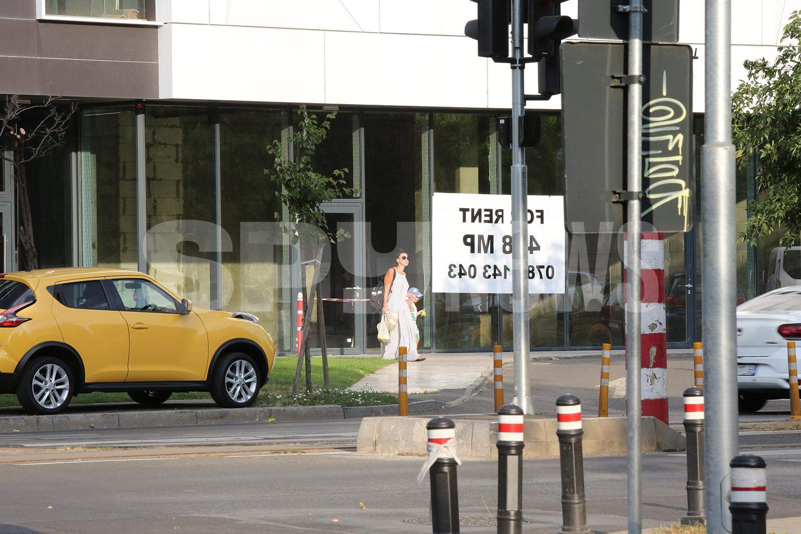 Și frumoasă, și grijulie! Lavinia Pârva, imagini înduioșătoare alături de fiul ei! / PAPARAZZI