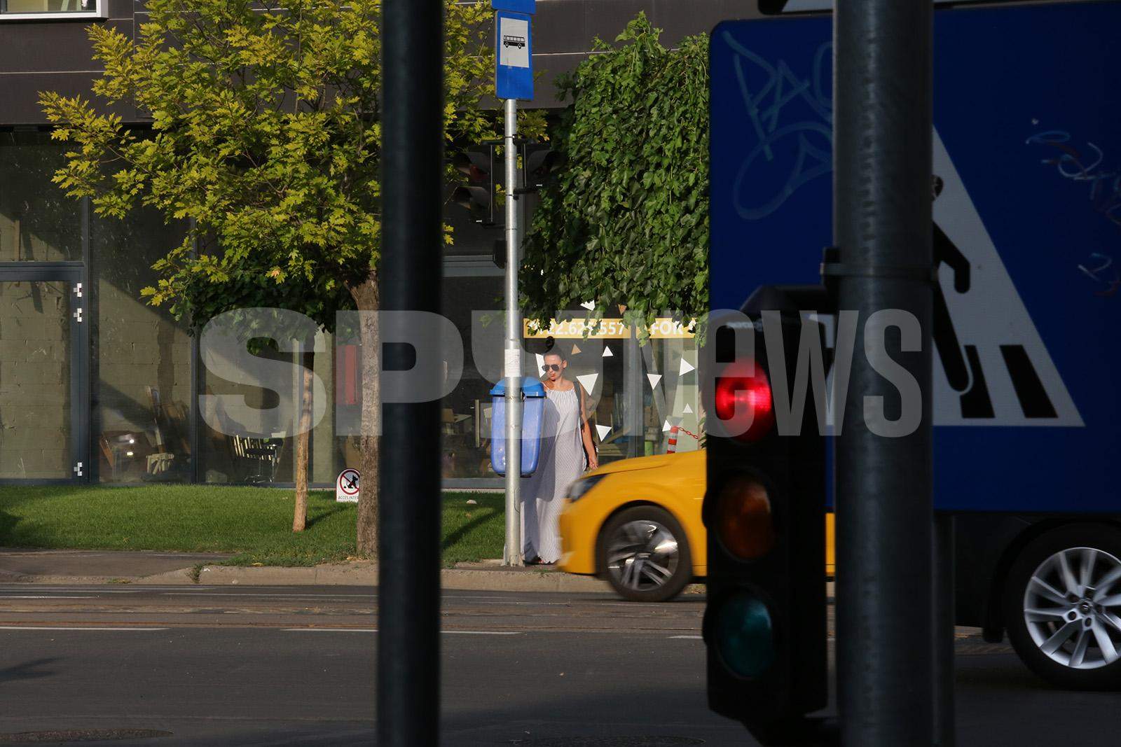 Și frumoasă, și grijulie! Lavinia Pârva, imagini înduioșătoare alături de fiul ei! / PAPARAZZI