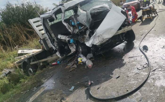 mașină distrusă în accident în Arad