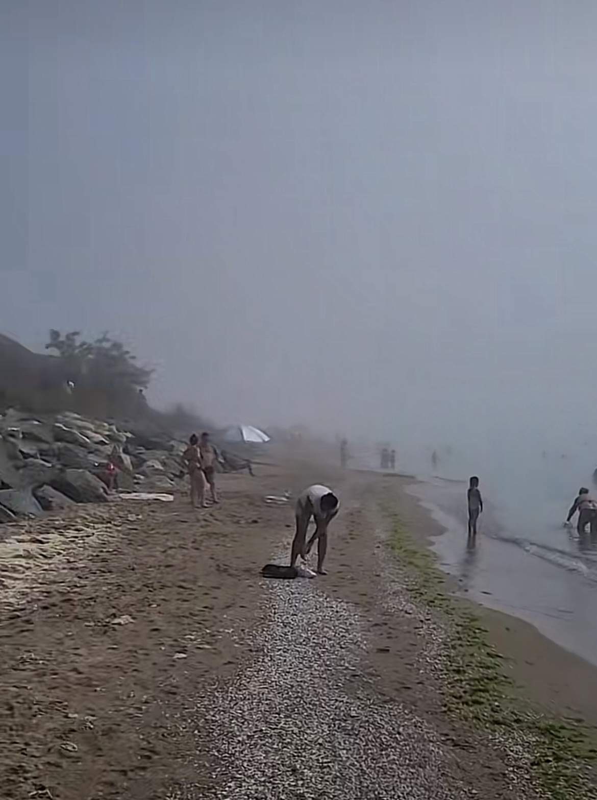 Imagini înfiorătoare de pe litoralul românesc, în urma furtunilor de pe mare. Plajele de la malul Mării Negre sunt goale / FOTO