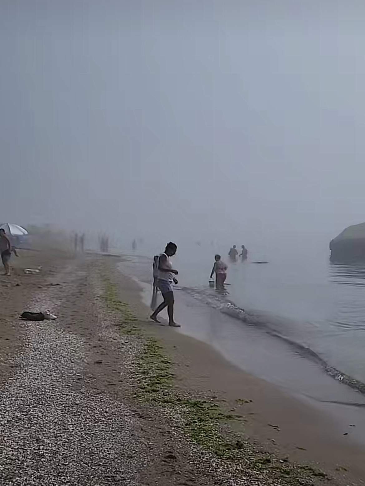 Imagini înfiorătoare de pe litoralul românesc, în urma furtunilor de pe mare. Plajele de la malul Mării Negre sunt goale / FOTO