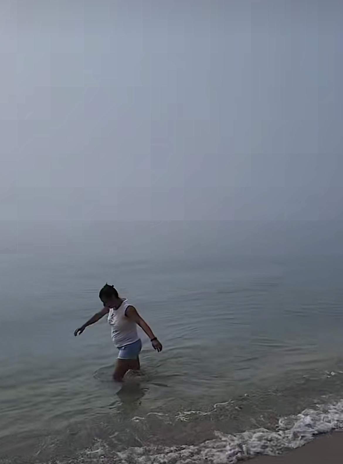 Imagini înfiorătoare de pe litoralul românesc, în urma furtunilor de pe mare. Plajele de la malul Mării Negre sunt goale / FOTO