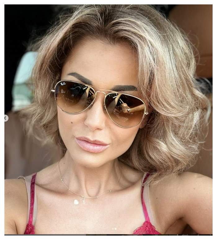 Emilia Ghinescu, schimbare de look după ce s-a lăsat pe mâinile hairstylist-ului. Cum arată cântăreața cu părul scurt / FOTO