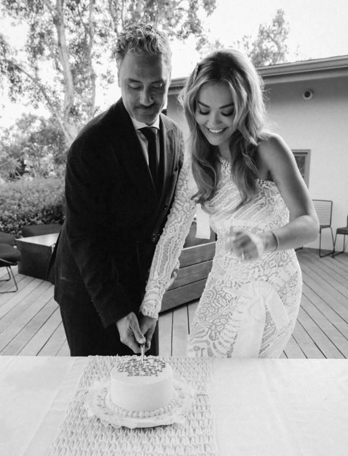 Rita Ora și Taika Waititi sărbătoresc un an de la nuntă! Imagini senzaționale de la marele eveniment al artistei internaționale / FOTO
