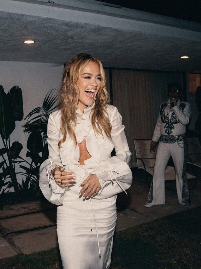 Rita Ora și Taika Waititi sărbătoresc un an de la nuntă! Imagini senzaționale de la marele eveniment al artistei internaționale / FOTO