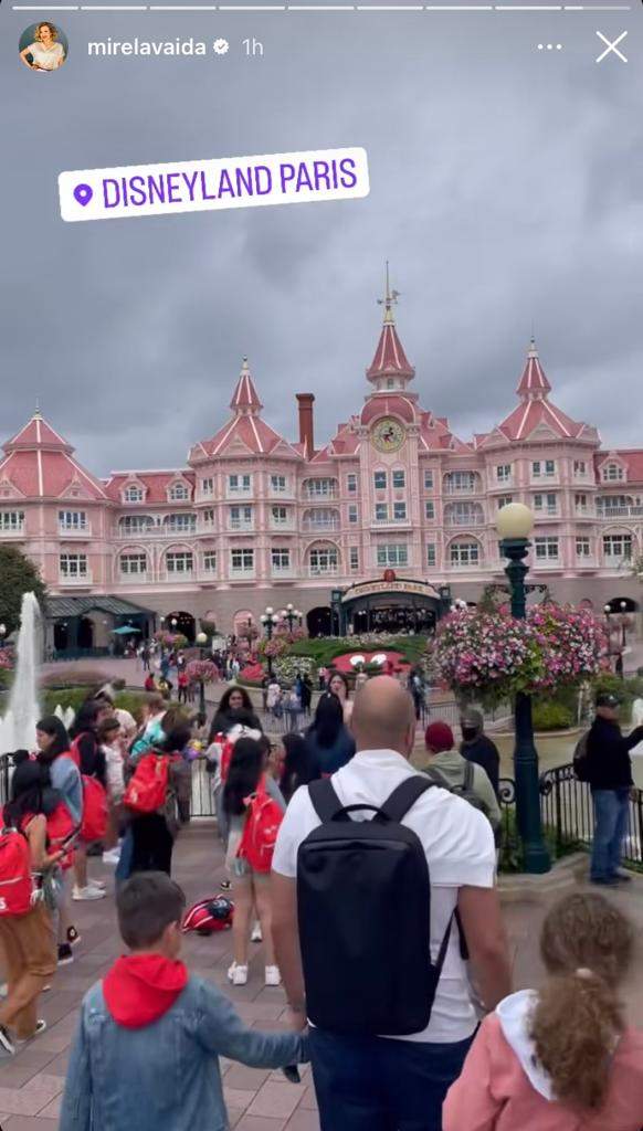 Mirela Vaida, vacanță de vis la Disneyland Paris alături de soțul ei și cei trei copii. Cum se distrează prezentatoarea de la Acces Direct / FOTO