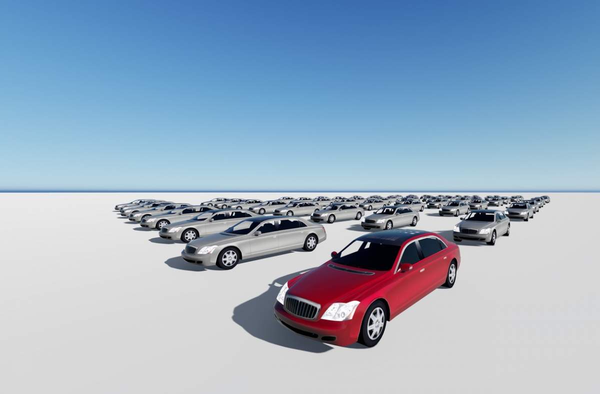 Ilustrație 3D a sute de mașini, una roșie realizată în software 3D