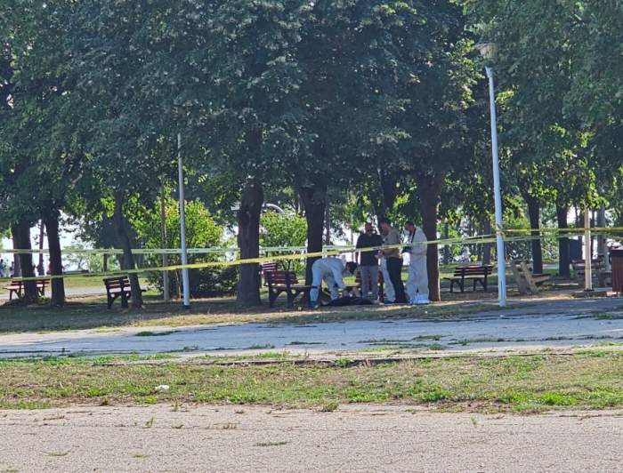 Descoperire șocantă într-un parc din Mangalia. Trupul unei fetițe a fost găsit sub o bancă. Cadavrul prezenta urme de violență / FOTO