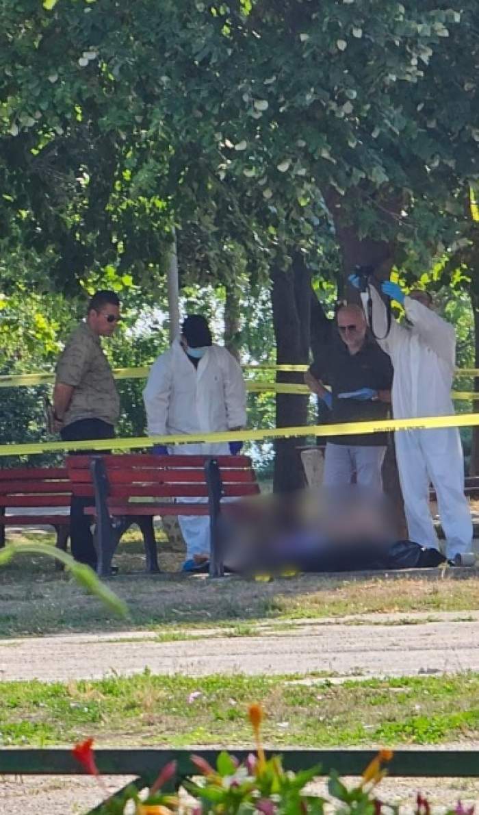 Noi informații în cazul cadavrului găsit sub o bancă, în parcul din Mangalia! Fata ar fi fost ucisă în altă parte. Camerele de supraveghere au surprins imagini cu doi indivizi purtând cagule