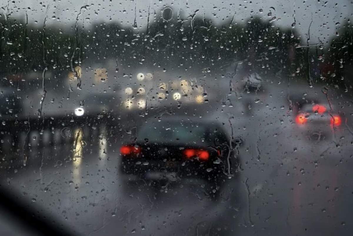 Circulație îngreunată pe Autostrada Soarelui din cauza condițiilor metrologice. Avertismentul autorităților în urma ploilor torențiale