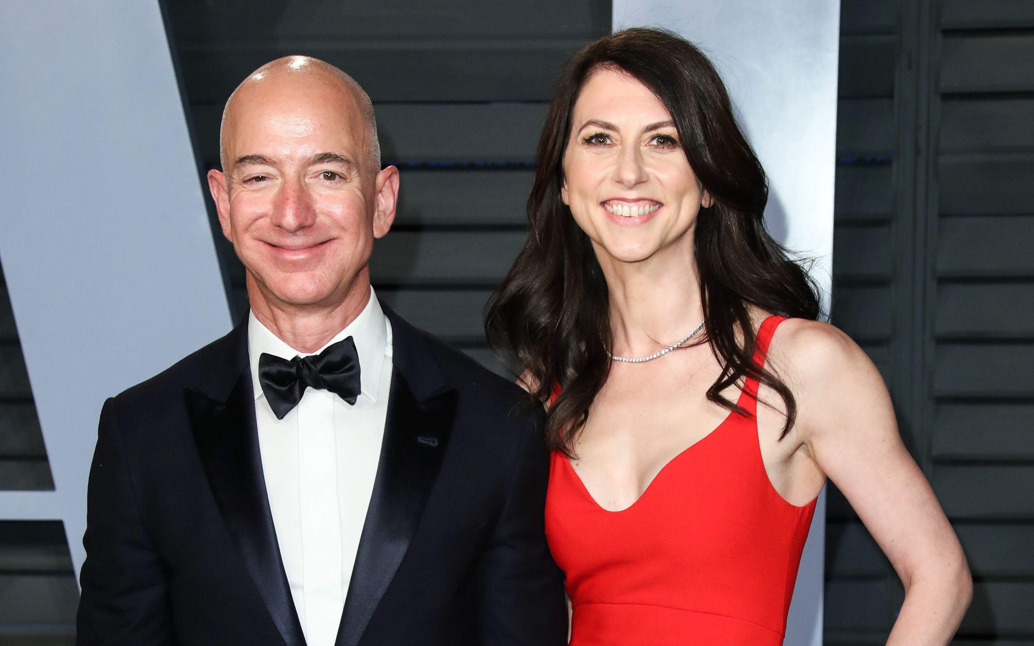 Toată lumea credea că o să-și găsească o tinerică, dar a ales-o pe ea. Câți ani are logodnica miliardarului Jeff Bezos