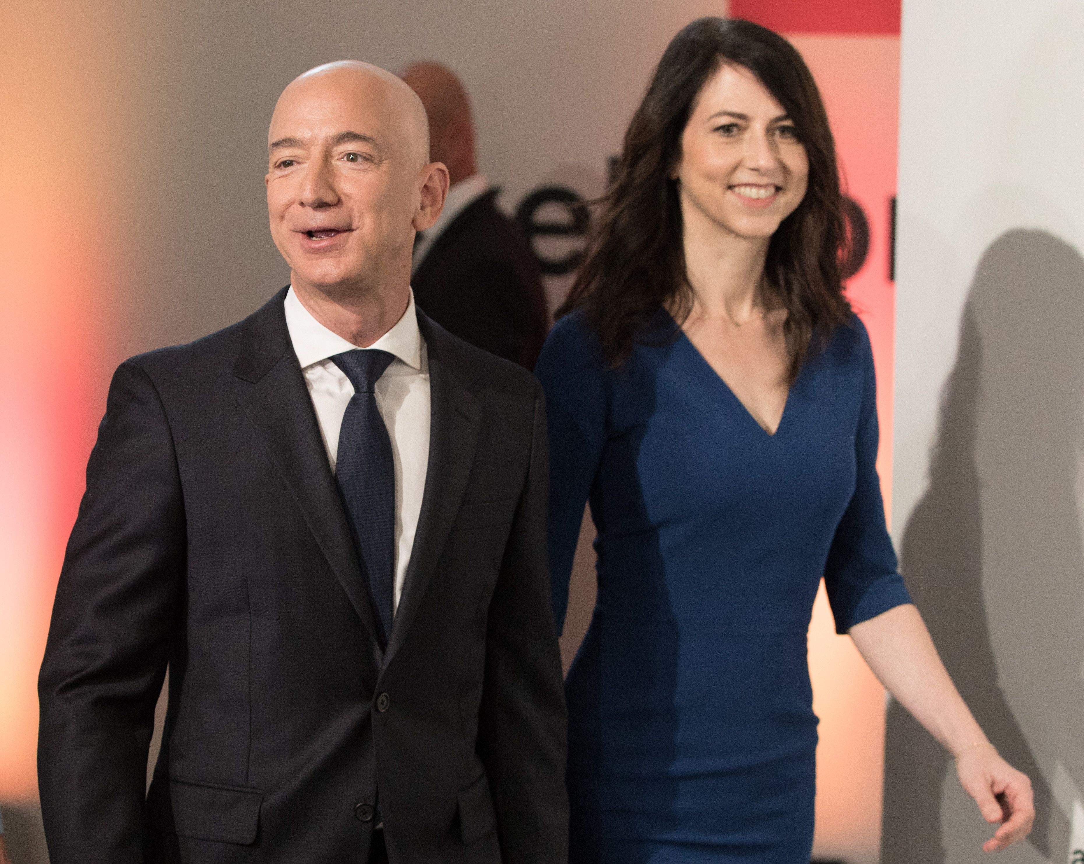 Toată lumea credea că o să-și găsească o tinerică, dar a ales-o pe ea. Câți ani are logodnica miliardarului Jeff Bezos