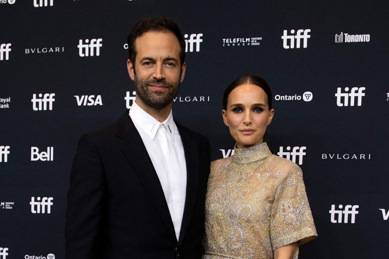 Cu cine a fost înșelată de soț Natalie Portman. Vedeta s-a despărțit de Benjamin Millepied după 14 ani de relație / FOTO