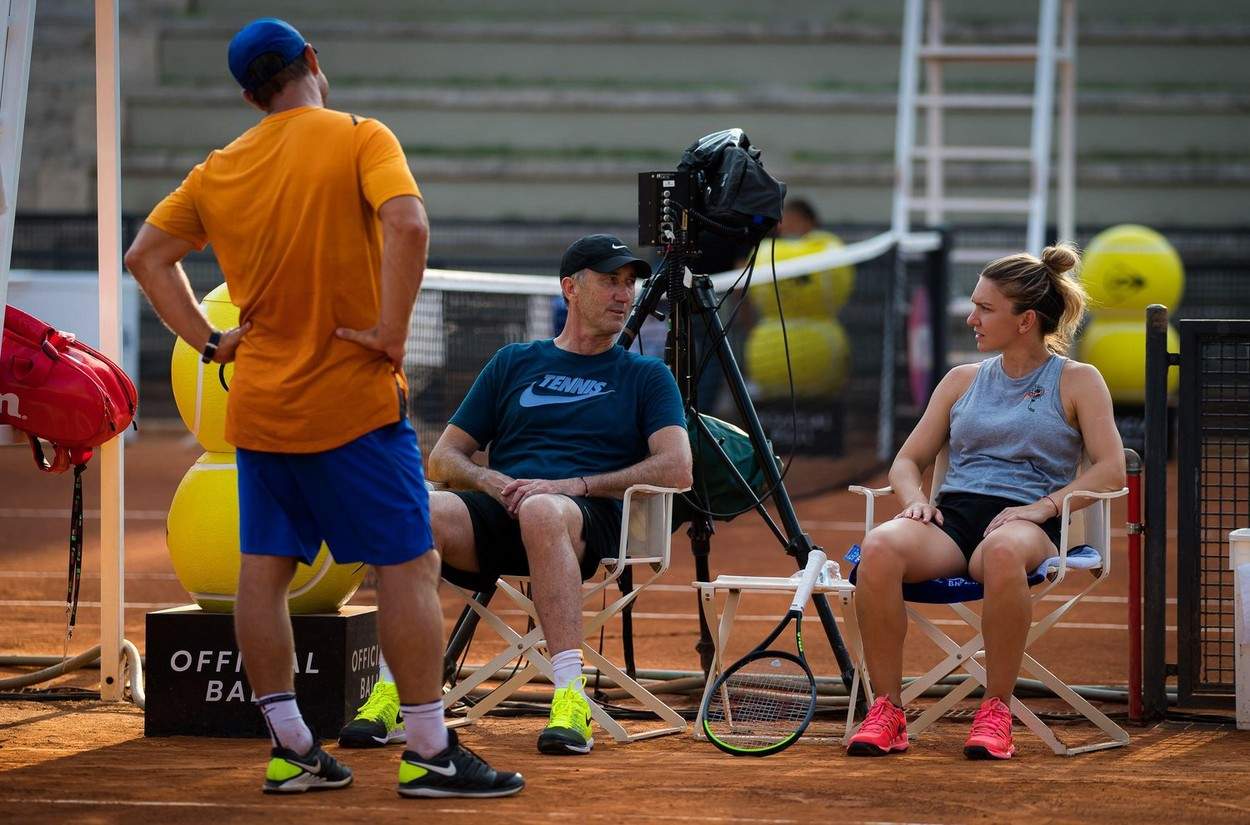 Simona Halep din România în timpul antrenamentelor cu antrenorul Darren Cahill la turneul de tenis Internazionali BNL d'Italia WTA Premier 5 2020 din septembrie