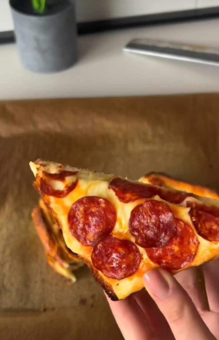 Fotografie cu o felie de pizza